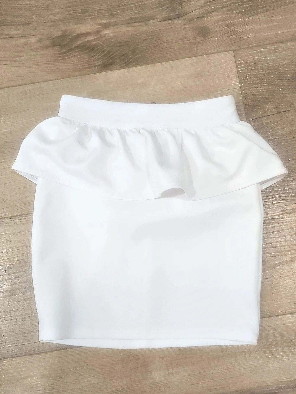 Charlotte Russe Ruffle Mini Skirt in White Size Small